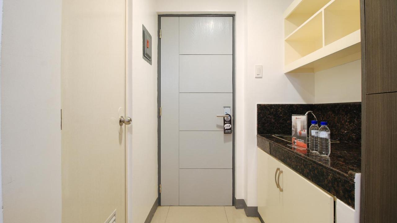 Reddoorz Plus @ Jardin Suites Guadalupe Nuevo Mandaluyong Exterior photo